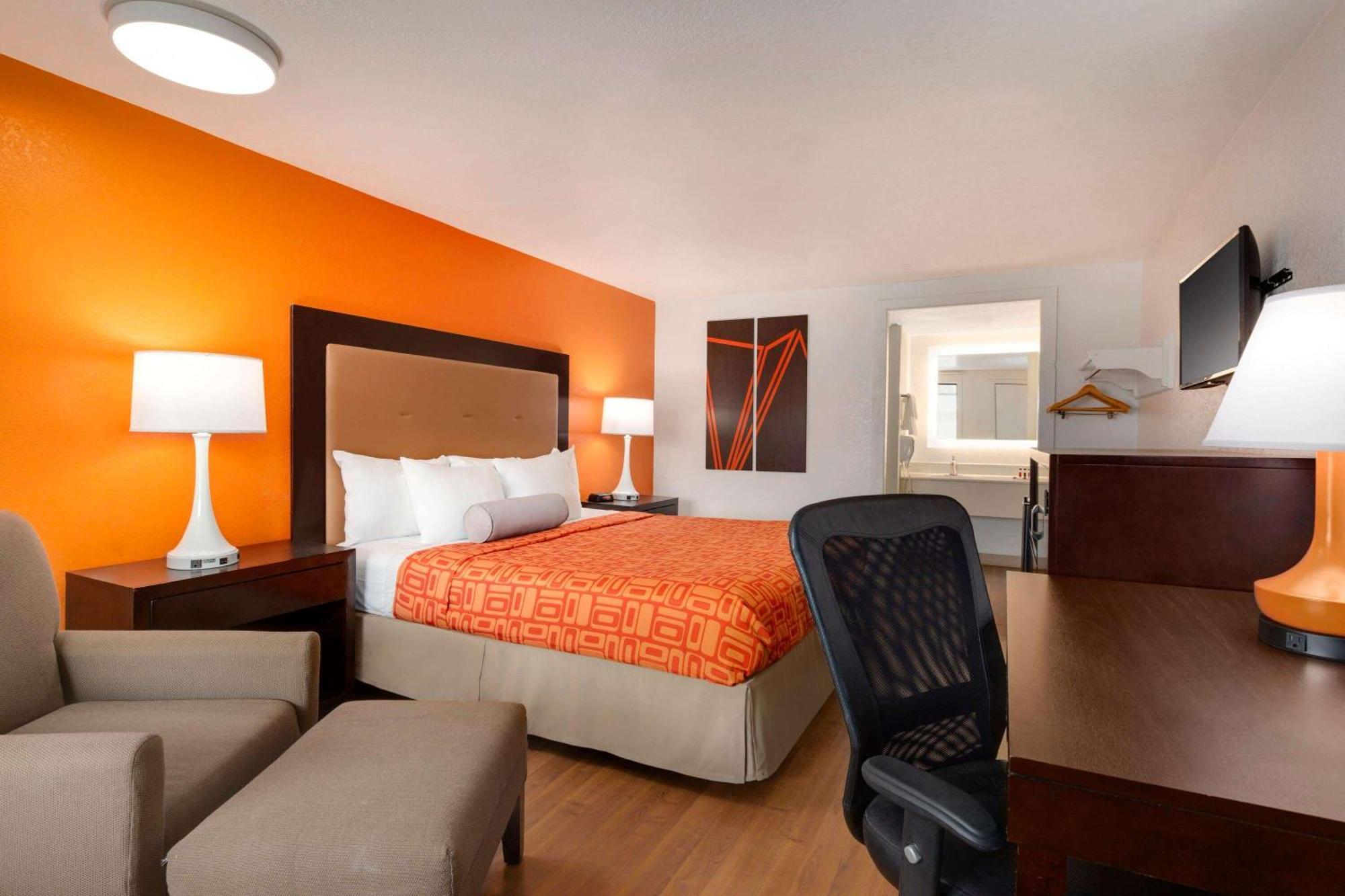 Howard Johnson By Wyndham Harrisonburg Exterior photo