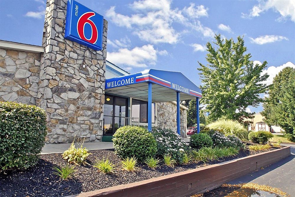 Howard Johnson By Wyndham Harrisonburg Exterior photo